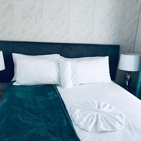 Gabz Airport Inn Gaborone Eksteriør billede